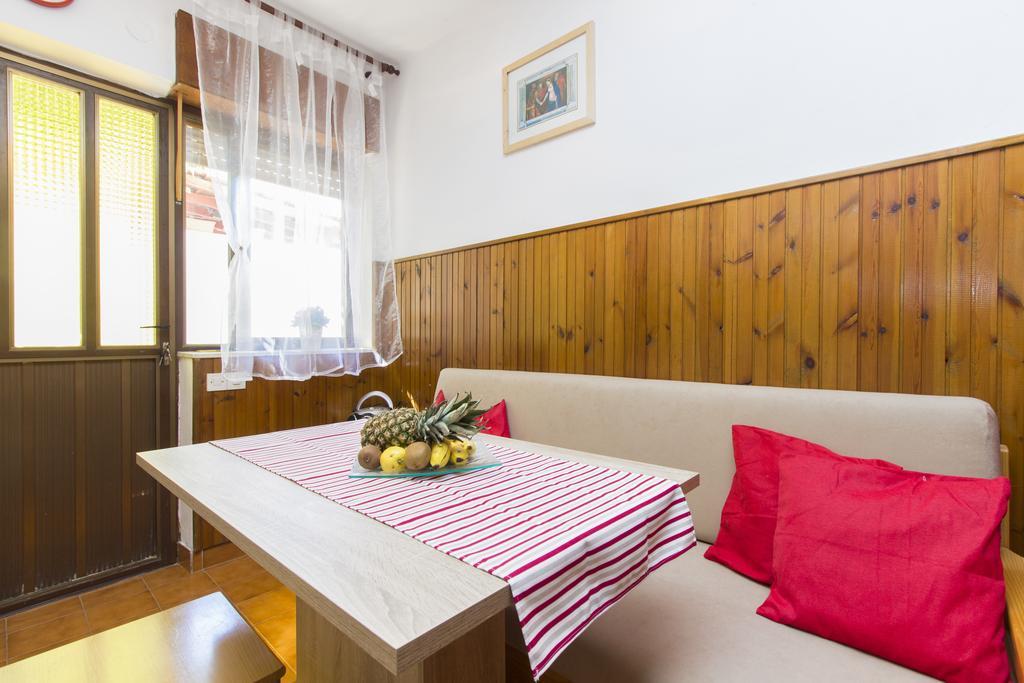 Apartment Neven Рогозница Стая снимка